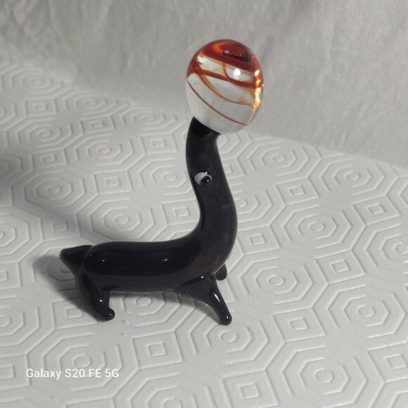 Beautiful Art Glass Black Seal Figurine with Glass Ball - Picture 1 of 7